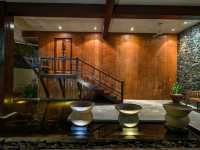 “Tropical Soul in the City: Villa Samaldi’s Secret Garden Retreat”