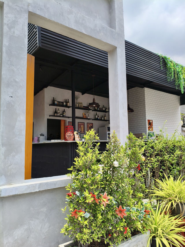 曼谷|網美咖啡廳 咖啡控的天堂 空間超大戶外空間很美 NANA Coffee Roasters Ari｜冠軍豆＋綠意座位