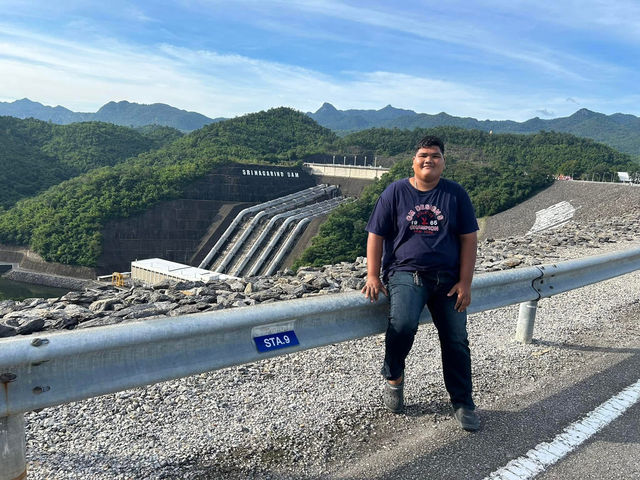 ที่เที่ยวฮิลใจ เขื่อนศรีนครินทร์ จังหวัดกาญจนบุรี