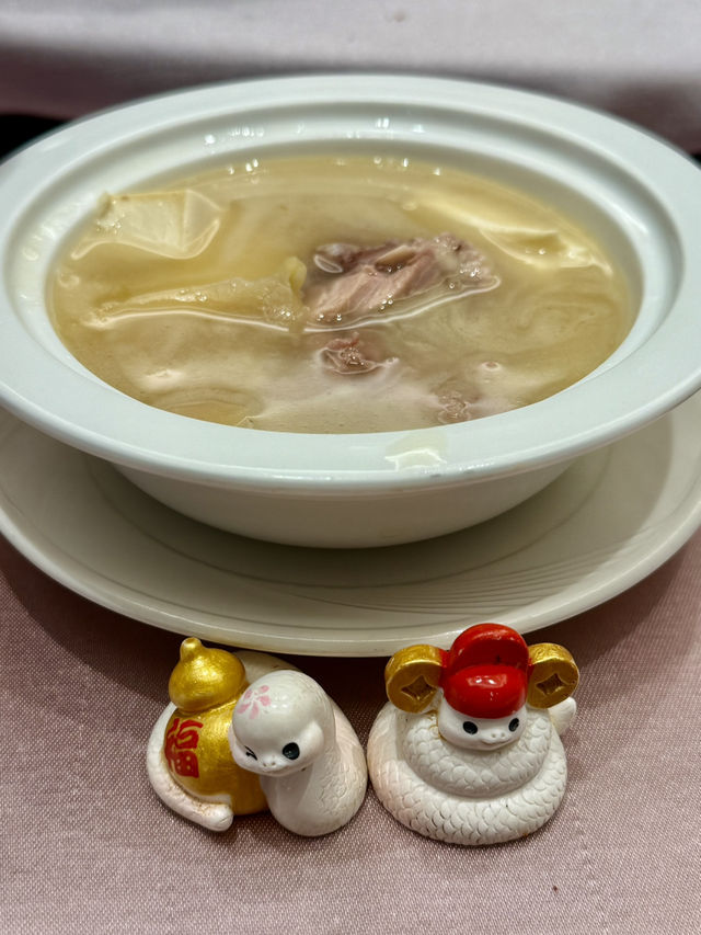 感謝Eric請大家給我過生日.美食.美酒加好友.鮮花.蛋糕真開心