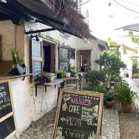 Little Town คาเฟ่ ศรีราชา – มุมพักผ่อนสไตล์อบอุ่น