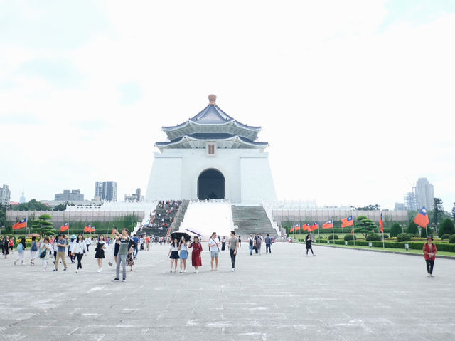 Visiting Chiang Kai-shek Memorial Hall