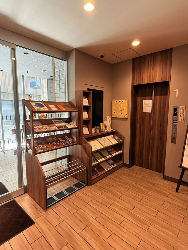 丸龜｜宵夜吃烏龍麵 離丸龜城、車站都近的超級酒店 