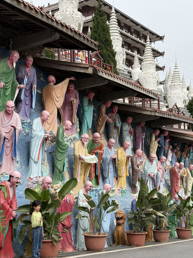 A mega Buddhist temple with multiple styles in Mianyang