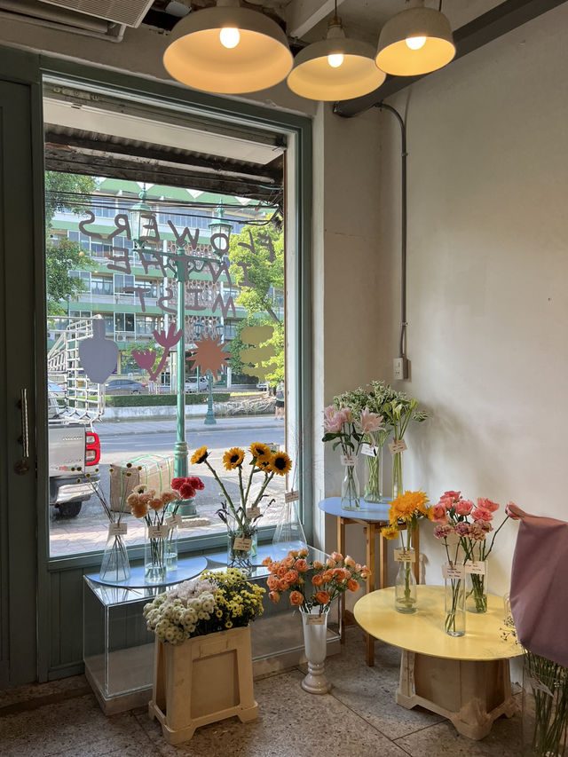 ☕️ Flowers in the Mist Cafe (ปากคลองตลาด)