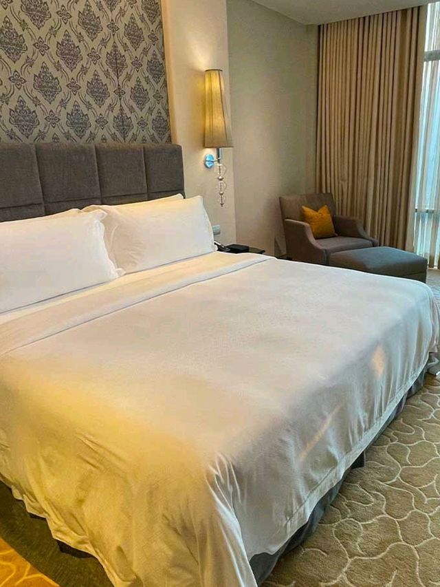 🏰 The St. Regis Bangkok – Where Class Meets Comfort in the Clouds ☁️✨