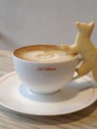🌟【青山 Café Kitsuné（カフェ キツネ）】和モダン空間で愉しむ、こだわりの一杯とスイーツ🎨
