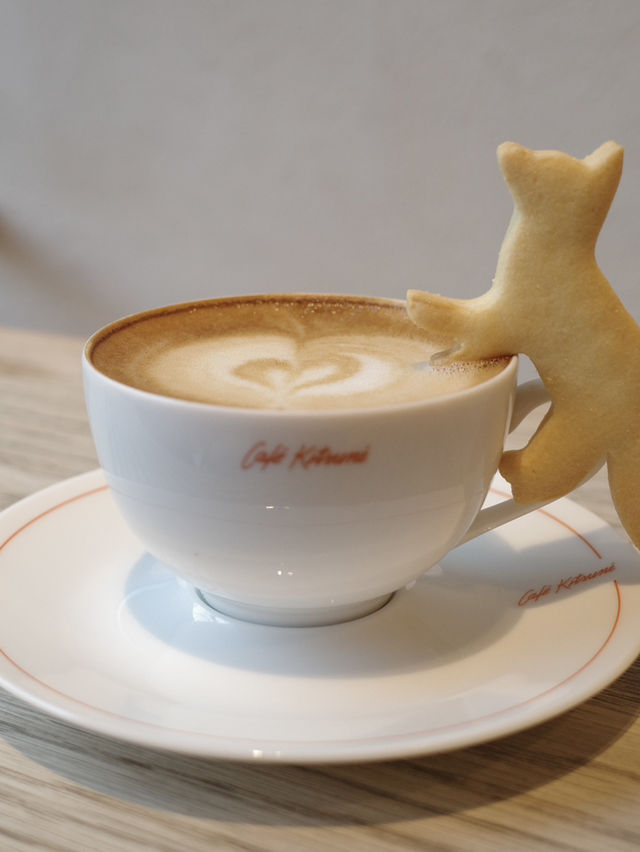 🌟【青山 Café Kitsuné（カフェ キツネ）】和モダン空間で愉しむ、こだわりの一杯とスイーツ🎨