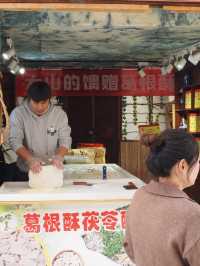 🌿 Wandering Through Dali Old Town – A Charming Mix of Culture,Tea & Street Life