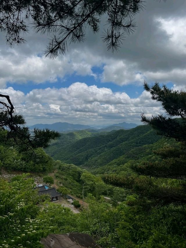 Lotus Peaks & Laid-back Trails, Yeonhwasan