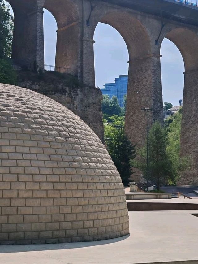 🇱🇺💼 Luxembourg on a Budget: Small Country, Big Win! 🏰✨