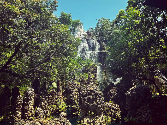 คาเฟ่ ที่อยู่บนดินในแดนดินสรวงสวรรค์
