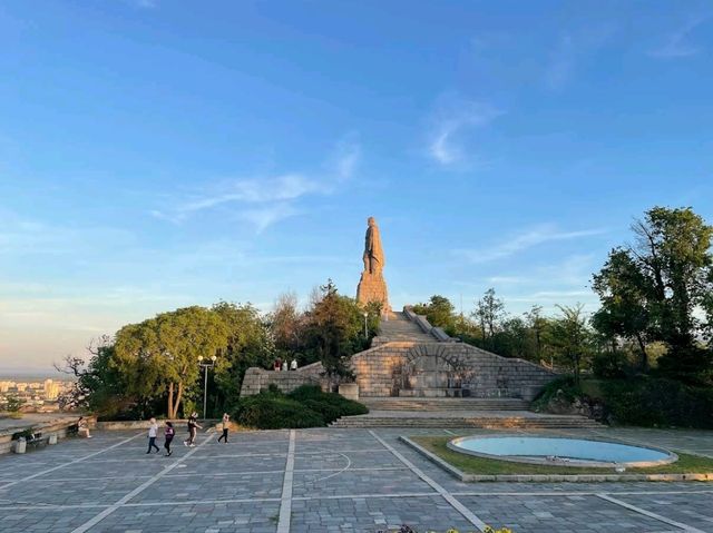 플로브디프 "알료샤" 기념비 | 도시 최고점에서 울려 퍼지는 역사의 메아리 ⛰️🚶‍♀️