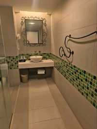 “Avillion Admiral Cove – Spacious Seaside Retreat with Charming Flaws”