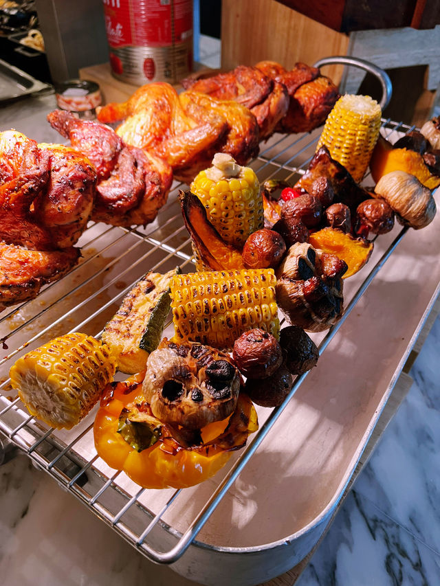 “Delicious Variety at Evolution Cafe’s Buffet”