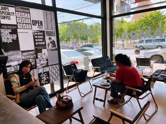 Lamps specialty coffee นครปฐม