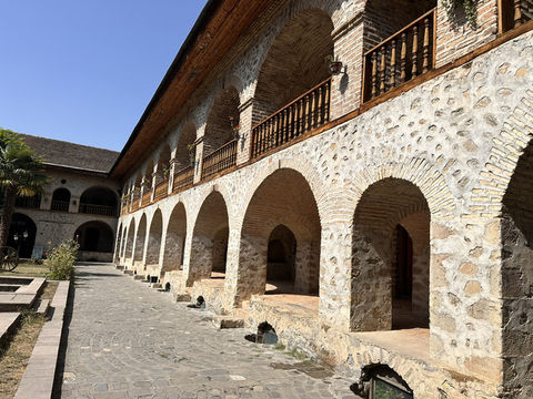 【Karvansaray／カーブァンサライ｜旧市街の“石造りキャラバン宿が生んだ食の体験”】