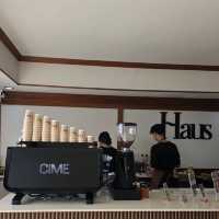  Haus Cafe & Bar 