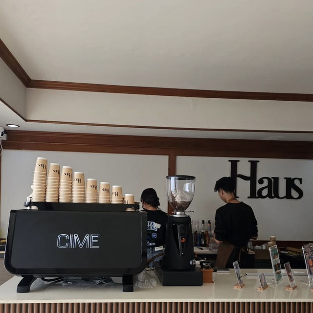  Haus Cafe & Bar 