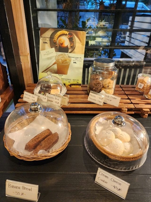 【バンコク】アソーク駅近く！22時まで営業のカフェ☕