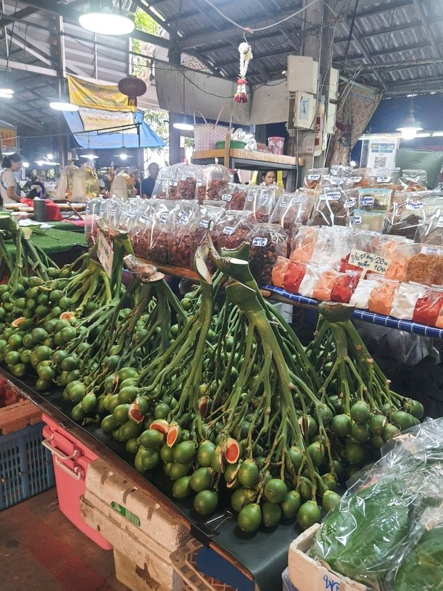 ตลาดน้ำดอนหวาย นครปฐม