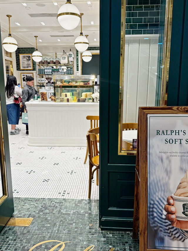 🧸 Bear cafe in Shopping Mall