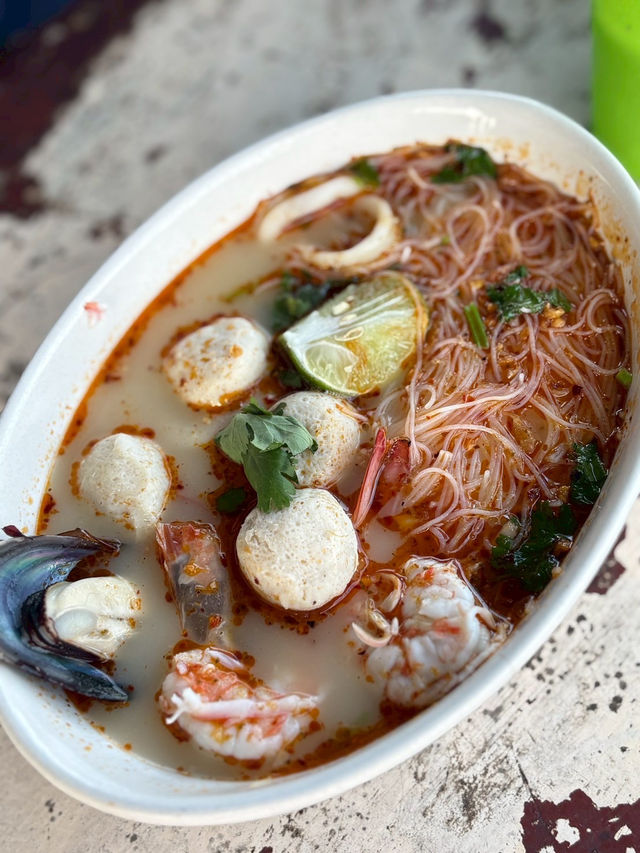  บังบัง ก๋วยเตี๋ยวเรือ 20 บาท