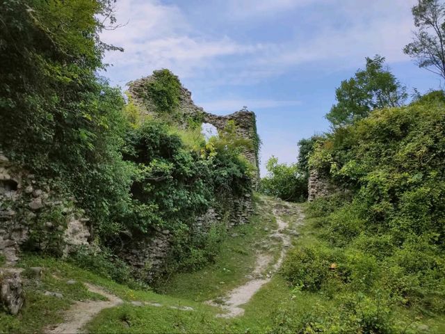 Strolling Around Rukhi Fortress