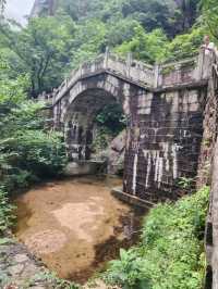 “The Whispering Stream of Huangshan”