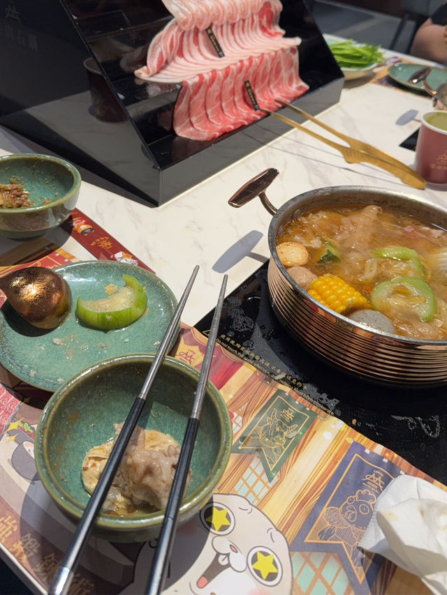 嗑肉火鍋太原店：澎湃上桌的肉片瀑布，嗑到爽快才算數！