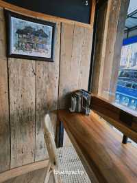นาฬิ กาแฟ ร้านน่ารักอยู่ติดวงเวียนหอนาฬิกาเชียงราย