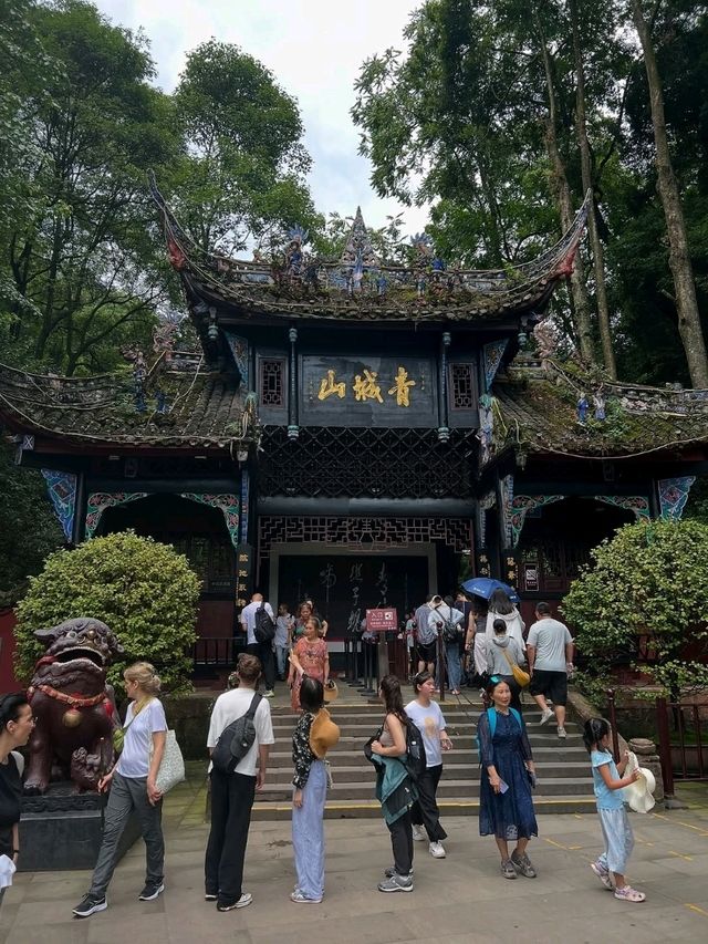 Qingchengshan Is Like Walking Into a Peaceful Kung Fu Movie