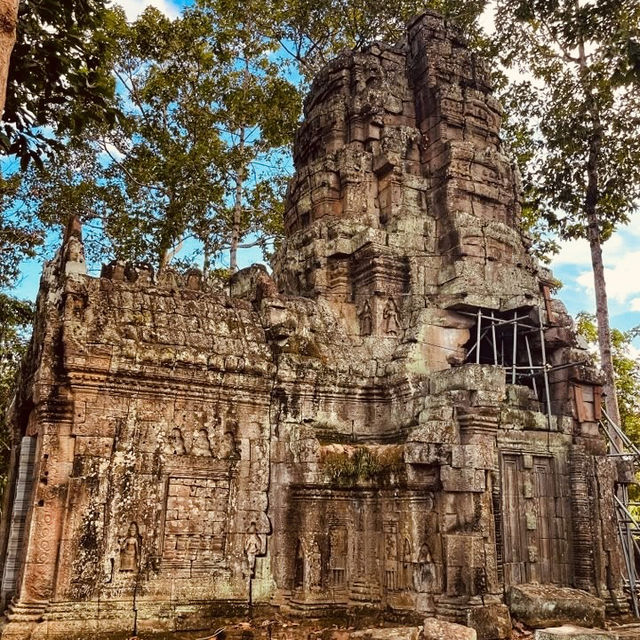 🌿 Ancient Wonders & Solo Adventures: Angkor Wat, Cambodia! 🏛️
