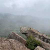 Urban Views and Unique Rock Formations at Jinmian Mountain and Scissors Rock