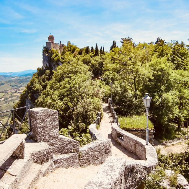🏰 “San Marino: A Republic in the Clouds” 🇸🇲 🏰 “San Marino: A Republic in the Clouds” 🇸🇲