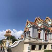 พระมหาธาตุเจดีย์ภักดีประกาศ เช็คอินคู่ทะเลบ้านกรูด