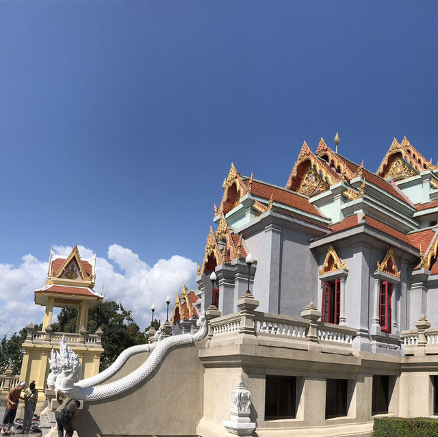 พระมหาธาตุเจดีย์ภักดีประกาศ เช็คอินคู่ทะเลบ้านกรูด