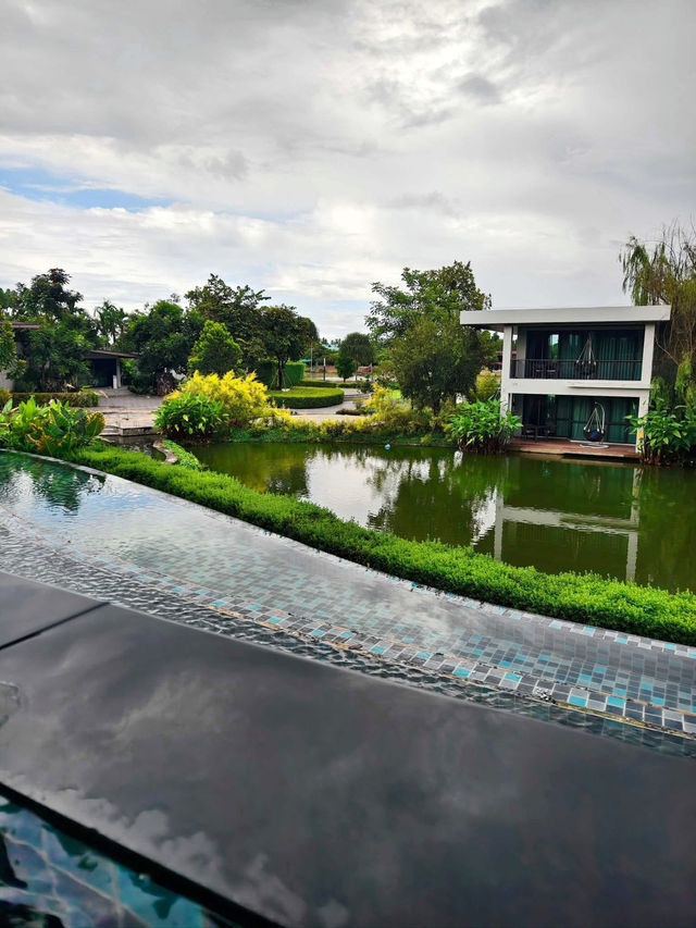🌊🌴 水辺に癒される「Na Tree Tara Amphawa」で、自然と調和する特別なひとときを✨