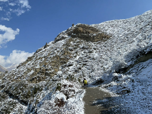 The views along the way were absolutely incredible and stunning 🤩 🏔️👫😎⛰️👍