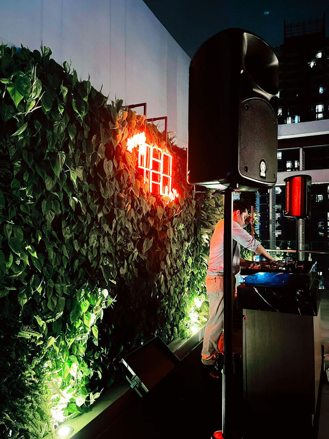 Mantao Bar KL: Sip, Snap & Soak in the Menara KL Magic 