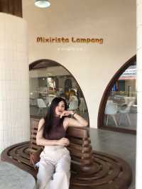 คาเฟ่สไตล์เรโทร Mixirista Lampang