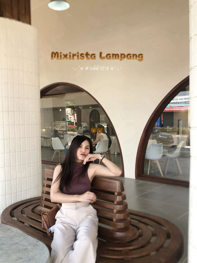 คาเฟ่สไตล์เรโทร Mixirista Lampang