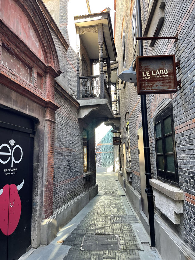 🛍️ ถนนห้วยไห่ – Huaihai Road