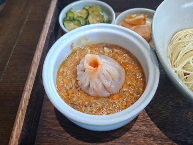 ✨上海李百蟹高質必食推介🤩邊吃蟹黃面醉蟹小籠包邊看陸家嘴美景💯