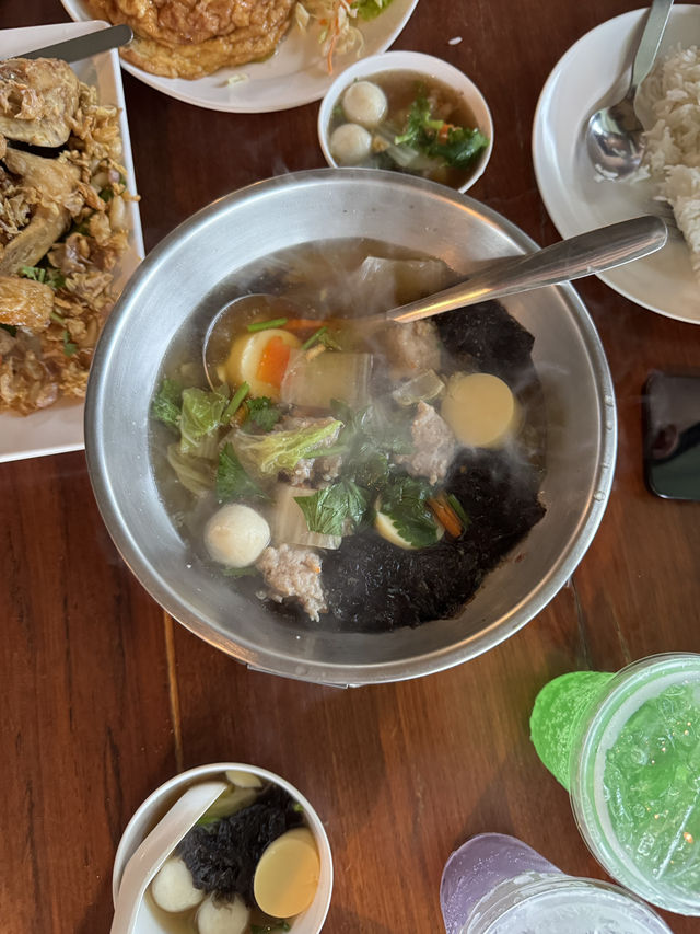ร้านอาหารวิวดีที่อำเภอไทรโยค