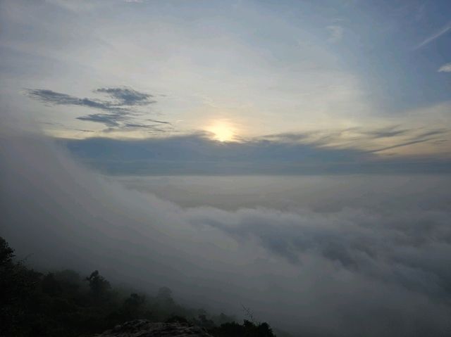 ทะเลหมอก เขาพระยาเดินธง จ.ลพบุรี