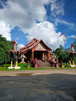 Wat Phrai Phatthana, Sisaket: Seek blessings from Luang Pu Suang