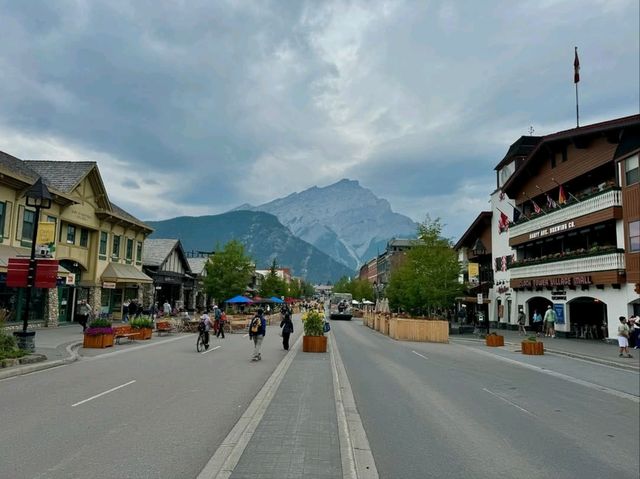 A Majestic Escape into the Canadian Rockies A Majestic Escape into the Canadian Rockies