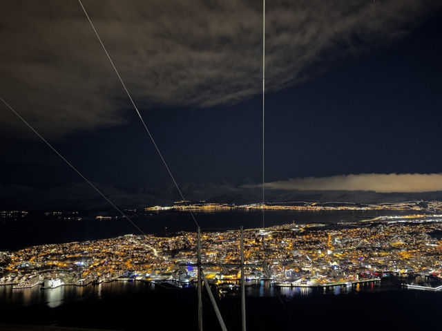 雪山下最夢幻城市🌃