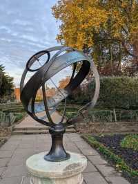 🌳✨ Green Escape & Elegance at Holland Park 🏞️